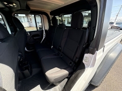 Used 2023  Jeep Gladiator Rubicon 4x4 at Kama'aina Nissan near Hilo&comma; HI