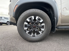 Used 2024  Nissan Frontier Crew Cab 4x4 PRO-4X at IK Auto Group near Hilo&comma; HI