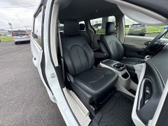 Used 2024  Chrysler Pacifica Touring L FWD at Kama'aina Nissan near Hilo&comma; HI