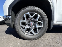 Used 2025  GMC Sierra 1500 4WD Crew Cab 157" SLT at Kama'aina Nissan near Hilo&comma; HI