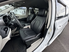 Used 2024  Chrysler Pacifica Touring L FWD at Kama'aina Nissan near Hilo&comma; HI