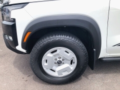Used 2024  Nissan Frontier Crew Cab 4x4 SV at IK Auto Group near Hilo&comma; HI