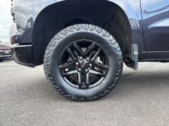 Used 2022  Chevrolet Silverado 1500 4WD Crew Cab 147" Custom Trail Boss at IK Auto Group near Hilo&comma; HI