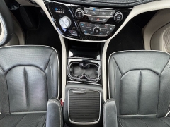 Used 2021  Chrysler Pacifica Hybrid Limited FWD at IK Auto Group near Hilo&comma; HI