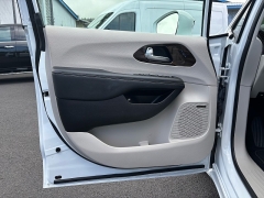 Used 2021  Chrysler Pacifica Hybrid Limited FWD at IK Auto Group near Hilo&comma; HI