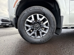 Used 2024  Nissan Frontier Crew Cab 4x4 SL at IK Auto Group near Hilo&comma; HI
