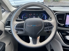 Used 2021  Chrysler Pacifica Hybrid Limited FWD at IK Auto Group near Hilo&comma; HI