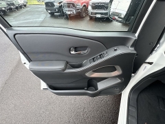 Used 2024  Nissan Frontier Crew Cab 4x4 SL at IK Auto Group near Hilo&comma; HI