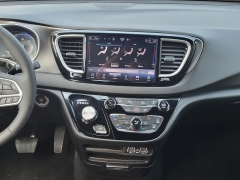 Used 2025  Chrysler Pacifica Select FWD at Ypsilanti Import Auto Sales near Ypsilanti&comma; MI