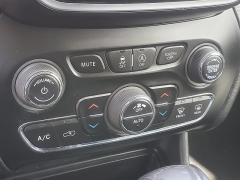 Used 2019  Jeep Cherokee 4d SUV FWD Limited 2&period;4L at Ypsilanti Import Auto Sales near Ypsilanti&comma; MI