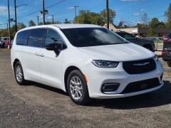 Used 2026  Chrysler Pacifica Select FWD at Ypsilanti Import Auto Sales near Ypsilanti&comma; MI