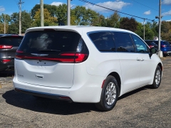 Used 2026  Chrysler Pacifica Select FWD at Ypsilanti Import Auto Sales near Ypsilanti&comma; MI