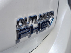Used 2018  Mitsubishi Outlander Plug-In Hybrid 4d SUV AWC SEL at Ypsilanti Import Auto Sales near Ypsilanti&comma; MI