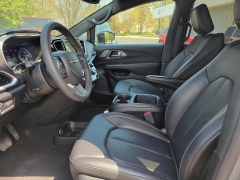 Used 2025  Chrysler Pacifica Select FWD at Ypsilanti Import Auto Sales near Ypsilanti&comma; MI