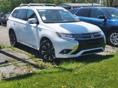 Used 2018  Mitsubishi Outlander Plug-In Hybrid 4d SUV AWC SEL at Ypsilanti Import Auto Sales near Ypsilanti&comma; MI