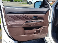 Used 2018  Mitsubishi Outlander Plug-In Hybrid 4d SUV AWC SEL at Ypsilanti Import Auto Sales near Ypsilanti&comma; MI