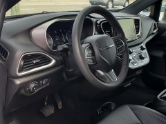 Used 2025  Chrysler Pacifica Select FWD at Ypsilanti Import Auto Sales near Ypsilanti&comma; MI