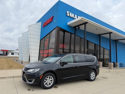 Used 2020 Chrysler Pacifica 4d Wagon Touring at Autosmart of Spirit Lake near Okoboji, IA