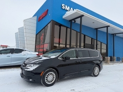  2018 Chrysler Pacifica 4d Wagon L at AutoSmart Spirit Lake near Okoboji, IA