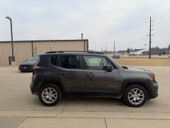 Used 2019  Jeep Renegade 4d SUV FWD Latitude at AutoSmart Spirit Lake near Okoboji&comma; IA