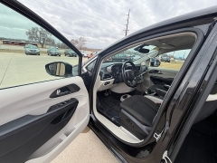 Used 2020  Chrysler Pacifica 4d Wagon Touring at AutoSmart Spirit Lake near Okoboji&comma; IA