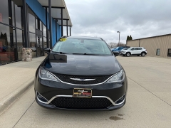 Used 2020  Chrysler Pacifica 4d Wagon Touring at AutoSmart Spirit Lake near Okoboji&comma; IA