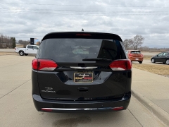 Used 2020  Chrysler Pacifica 4d Wagon Touring at AutoSmart Spirit Lake near Okoboji&comma; IA