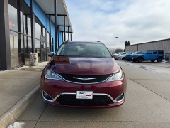 Used 2017  Chrysler Pacifica 4d Wagon Limited at AutoSmart Spirit Lake near Okoboji&comma; IA