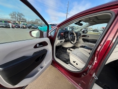 Used 2017  Chrysler Pacifica 4d Wagon Limited at AutoSmart Spirit Lake near Okoboji&comma; IA