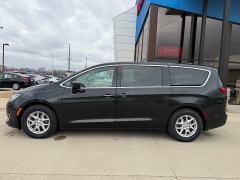 Used 2020  Chrysler Pacifica 4d Wagon Touring at AutoSmart Spirit Lake near Okoboji&comma; IA