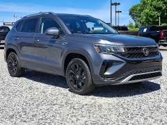 2024 Volkswagen Taos SE FWD at Peters Auto Mall near High Point, NC