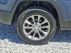 Used 2019 Jeep Cherokee 4d SUV FWD Latitude Plus 2.4L at Peters Auto Mall near High Point, NC