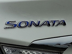 Used 2013  Hyundai Sonata Hybrid 4d Sedan at Peters Auto Mall near High Point&comma; NC