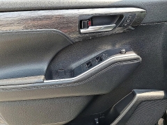 Used 2021  Toyota Highlander Limited FWD at Peters Auto Mall near High Point&comma; NC