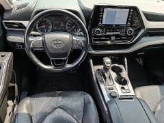 Used 2021  Toyota Highlander Limited FWD at Peters Auto Mall near High Point&comma; NC
