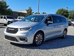 Used 2023  Chrysler Pacifica Hybrid Limited FWD at Peters Auto Mall near High Point&comma; NC