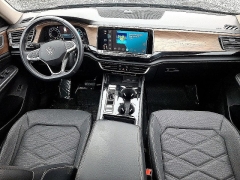 Used 2024  Volkswagen Atlas 2&period;0T SE w&sol;Technology FWD at Peters Auto Mall near High Point&comma; NC