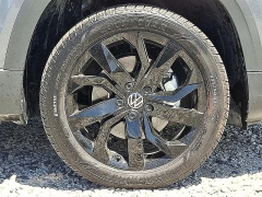 Used 2024  Volkswagen Taos SE FWD at Peters Auto Mall near High Point&comma; NC