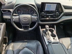 Used 2021  Toyota Highlander Limited FWD at Peters Auto Mall near High Point&comma; NC