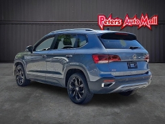 Used 2024  Volkswagen Taos SE FWD at Peters Auto Mall near High Point&comma; NC