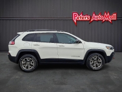 Used 2019  Jeep Cherokee 4d SUV 4WD Trailhawk 3&period;2L at Peters Auto Mall near High Point&comma; NC