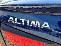 Used 2022 Nissan Altima 2.5 SR Sedan at Peters Auto Mall near High Point, NC