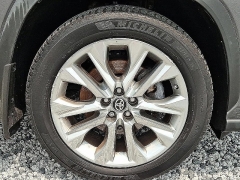 Used 2021  Toyota Highlander Limited FWD at Peters Auto Mall near High Point&comma; NC