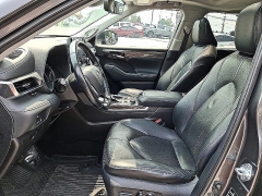 Used 2021  Toyota Highlander Limited FWD at Peters Auto Mall near High Point&comma; NC
