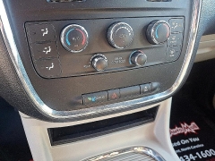 Used 2019  Dodge Grand Caravan 4d Wagon SXT at Peters Auto Mall near High Point&comma; NC