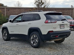 Used 2019  Jeep Cherokee 4d SUV 4WD Trailhawk 3&period;2L at Peters Auto Mall near High Point&comma; NC