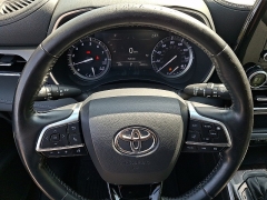 Used 2021  Toyota Highlander Limited FWD at Peters Auto Mall near High Point&comma; NC