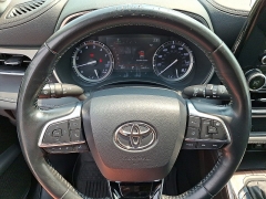 Used 2021  Toyota Highlander Limited FWD at Peters Auto Mall near High Point&comma; NC