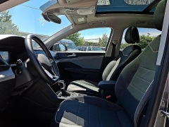 Used 2024  Volkswagen Taos SE FWD at Peters Auto Mall near High Point&comma; NC