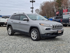  2017 Jeep Cherokee 4d SUV 4WD Latitude V6 at Peters Auto Mall near High Point, NC